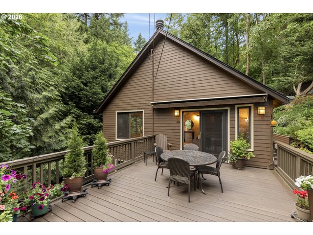 3919 Sw HILLSIDE Dr, Portland, OR 97221