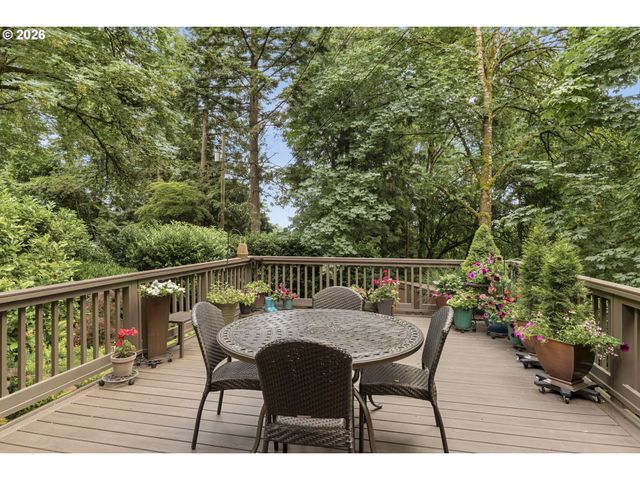 3919 Sw HILLSIDE Dr, Portland, OR 97221