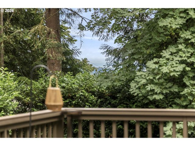 3919 Sw HILLSIDE Dr, Portland, OR 97221