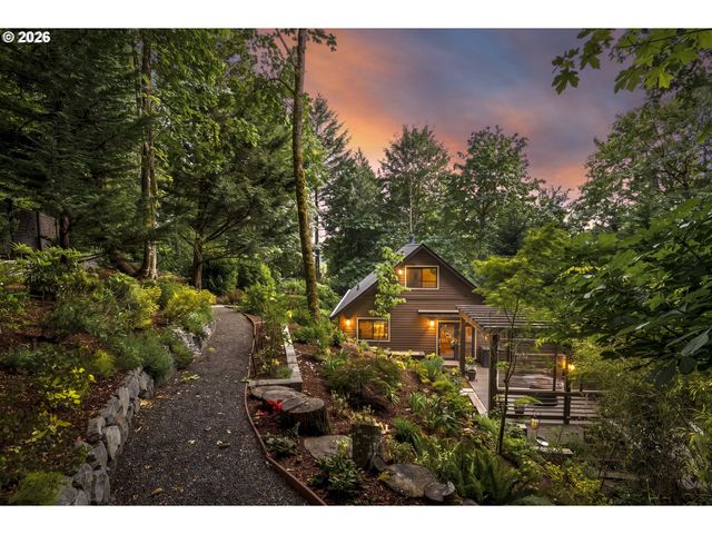 3919 Sw HILLSIDE Dr, Portland, OR 97221