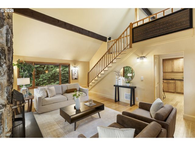 3919 Sw HILLSIDE Dr, Portland, OR 97221