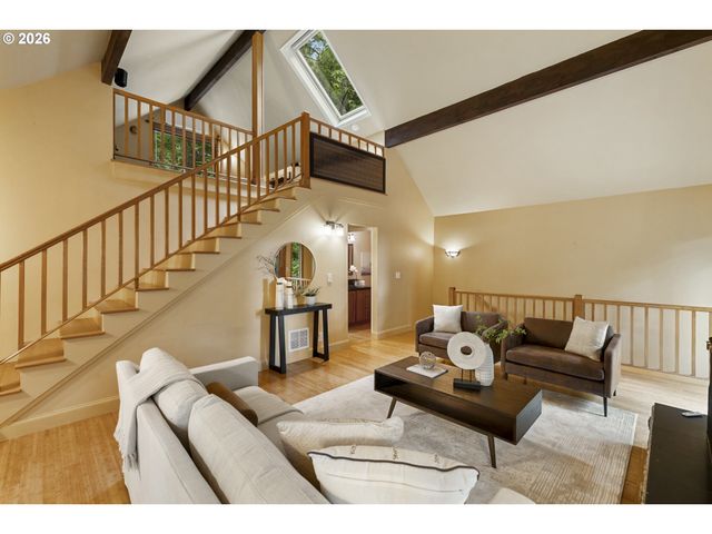 3919 Sw HILLSIDE Dr, Portland, OR 97221