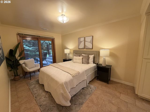 3919 Sw HILLSIDE Dr, Portland, OR 97221