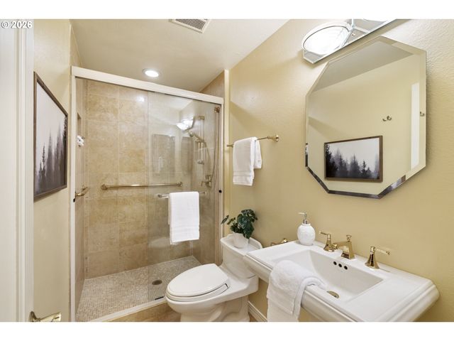 3919 Sw HILLSIDE Dr, Portland, OR 97221
