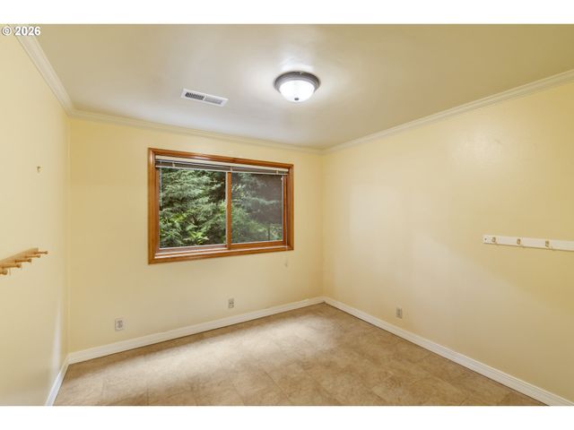 3919 Sw HILLSIDE Dr, Portland, OR 97221