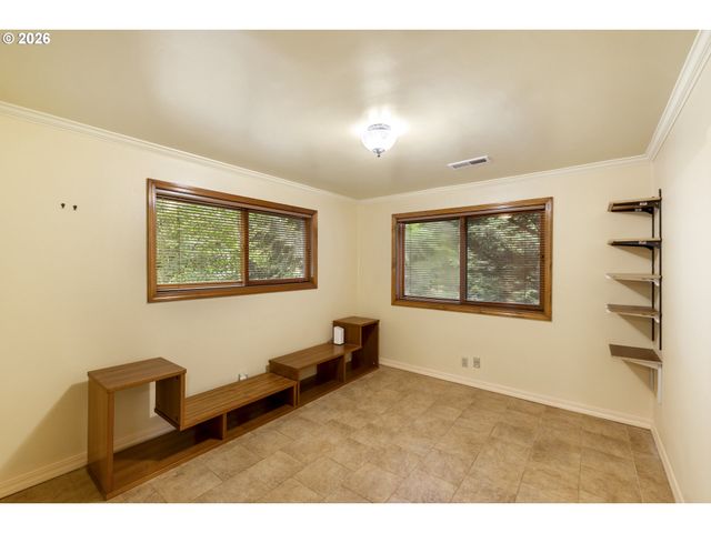 3919 Sw HILLSIDE Dr, Portland, OR 97221