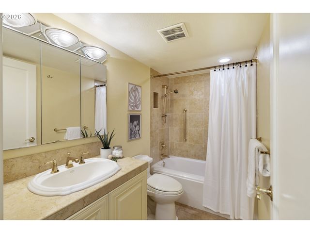 3919 Sw HILLSIDE Dr, Portland, OR 97221