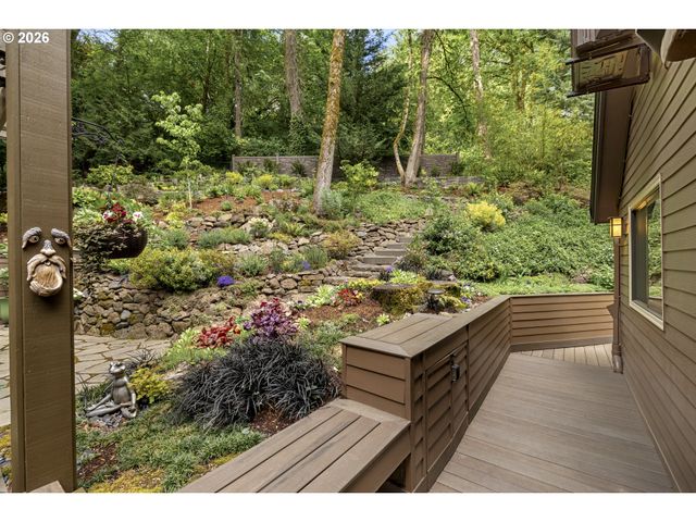 3919 Sw HILLSIDE Dr, Portland, OR 97221