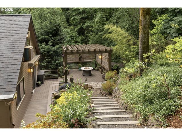 3919 Sw HILLSIDE Dr, Portland, OR 97221