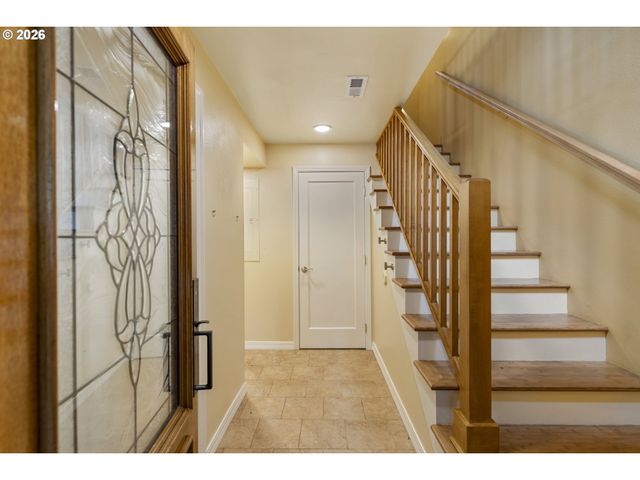 3919 Sw HILLSIDE Dr, Portland, OR 97221