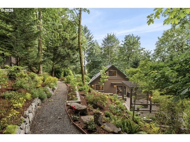 3919 Sw HILLSIDE Dr, Portland, OR 97221
