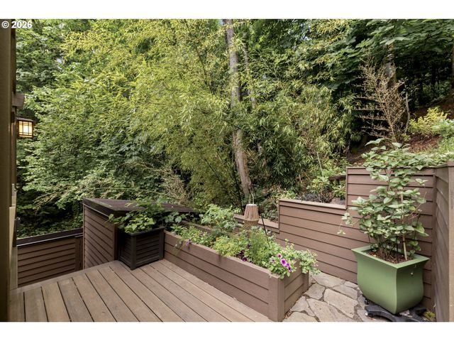 3919 Sw HILLSIDE Dr, Portland, OR 97221