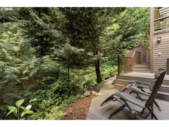 3919 Sw HILLSIDE Dr, Portland, OR 97221