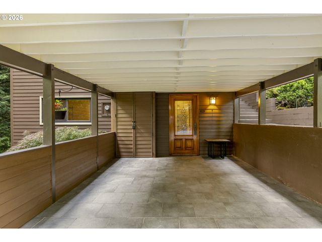3919 Sw HILLSIDE Dr, Portland, OR 97221