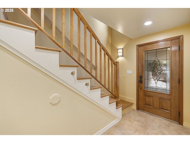 3919 Sw HILLSIDE Dr, Portland, OR 97221