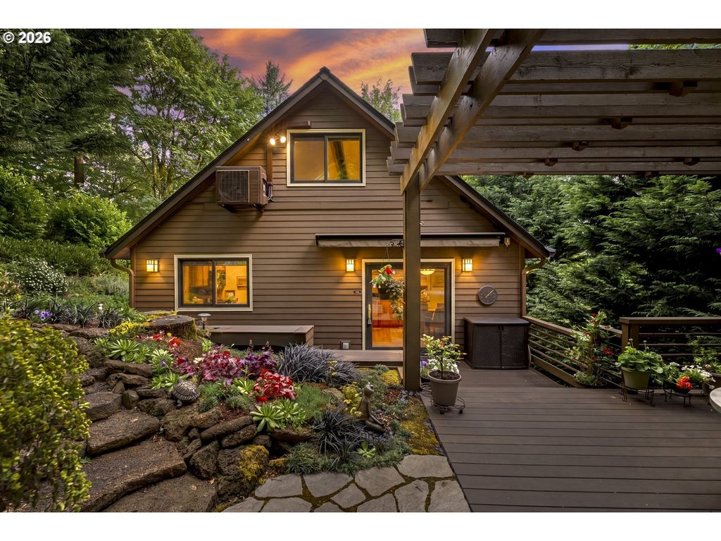 3919 Sw HILLSIDE Dr, Portland, OR 97221