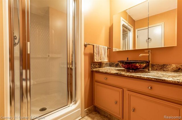 31259 Applewood Lane, Farmington, MI 48331