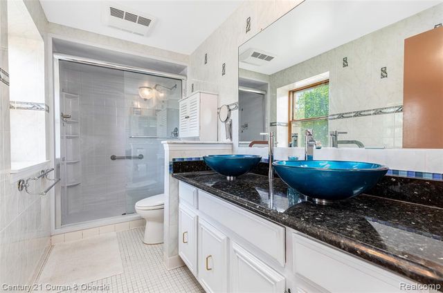 31259 Applewood Lane, Farmington, MI 48331