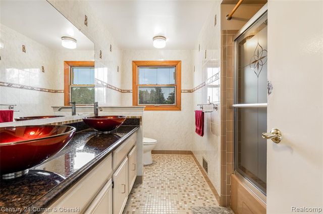 31259 Applewood Lane, Farmington, MI 48331