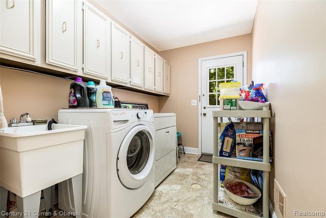 31259 Applewood Lane, Farmington, MI 48331