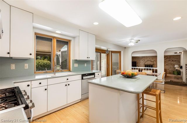 31259 Applewood Lane, Farmington, MI 48331