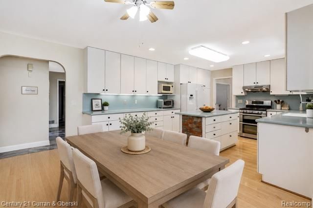 31259 Applewood Lane, Farmington, MI 48331
