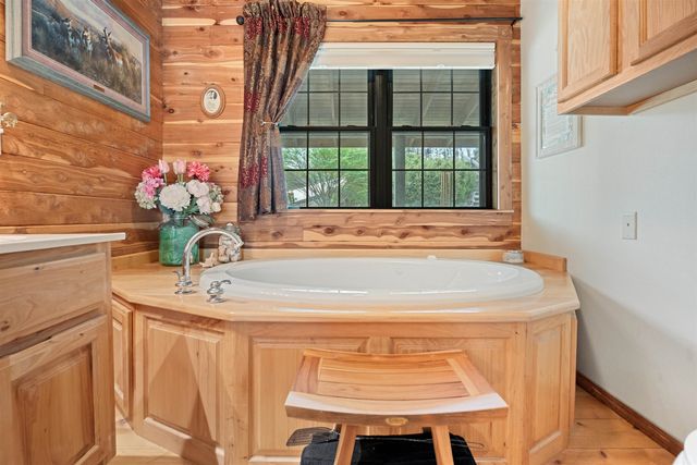 2308 Senate Loop, Horseshoe Bend, AR 72512
