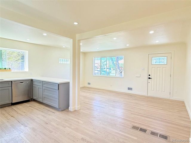 3280 Leyden St, Denver, CO 80207