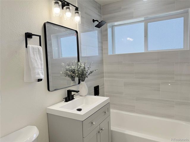 3280 Leyden St, Denver, CO 80207