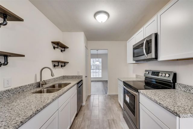 510 Damon Drive, Grand Prairie, TX 75052