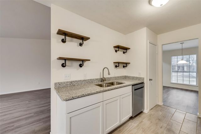 510 Damon Drive, Grand Prairie, TX 75052