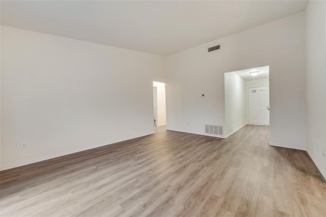 510 Damon Drive, Grand Prairie, TX 75052