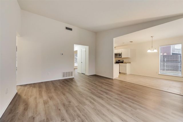 510 Damon Drive, Grand Prairie, TX 75052