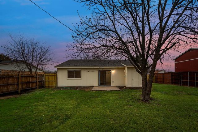 510 Damon Drive, Grand Prairie, TX 75052