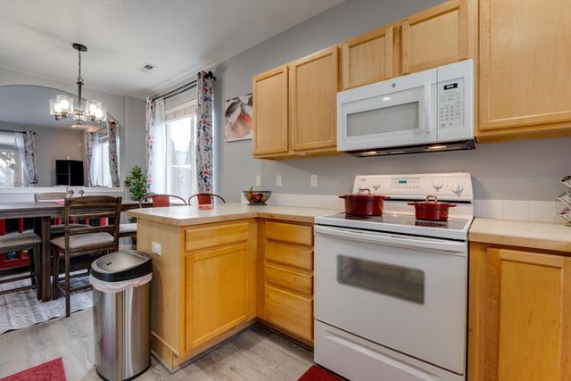 12506 W Meadow Ct, Airway Heights, WA 99001