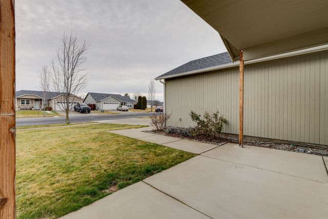 12506 W Meadow Ct, Airway Heights, WA 99001
