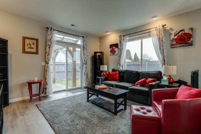 12506 W Meadow Ct, Airway Heights, WA 99001