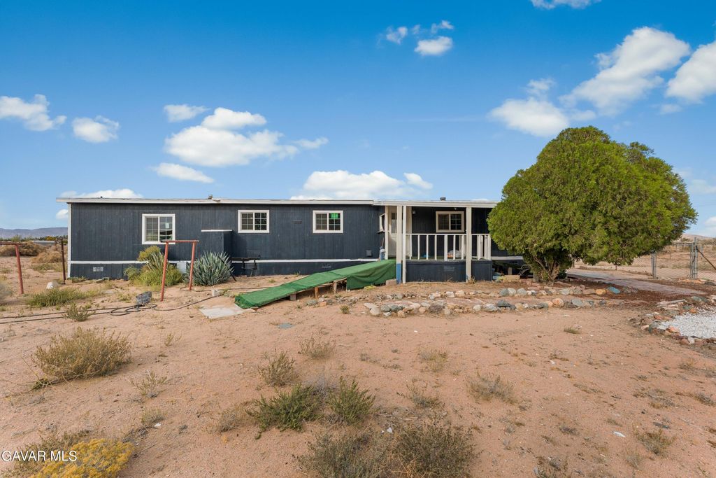 329 E Trotter Avenue, Mojave, CA 93501