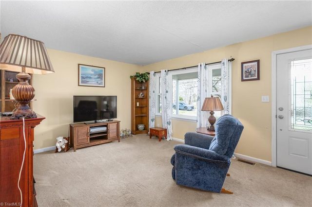 316 Crestview Drive, Thomasville, NC 27360