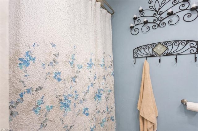 316 Crestview Drive, Thomasville, NC 27360