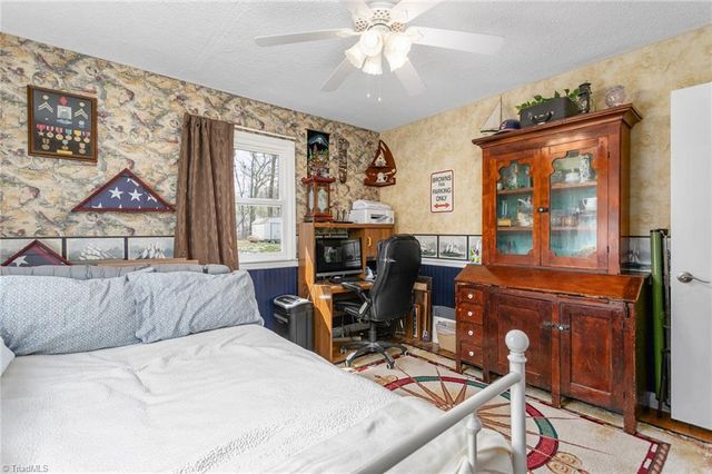 316 Crestview Drive, Thomasville, NC 27360