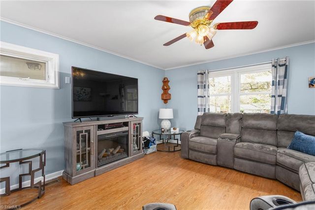 316 Crestview Drive, Thomasville, NC 27360