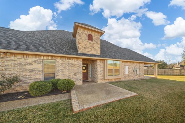 1700 Lakeshore Court, College Station, TX 77845