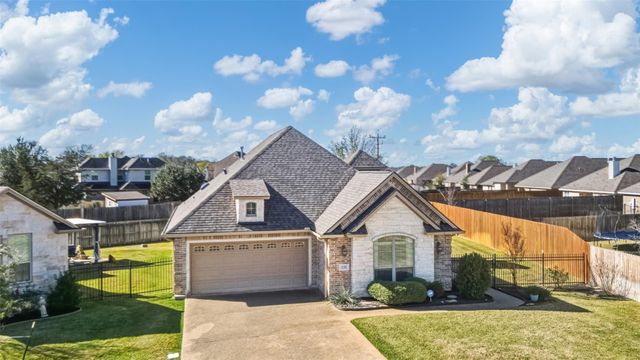 1700 Lakeshore Court, College Station, TX 77845
