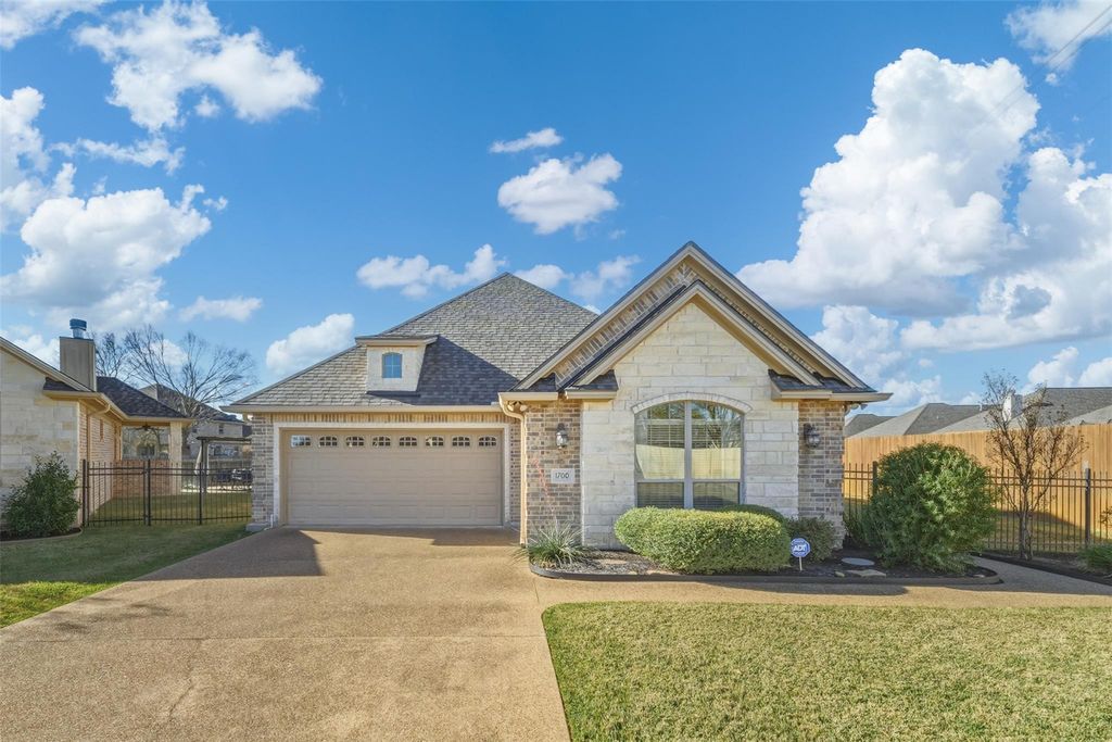 1700 Lakeshore Court, College Station, TX 77845