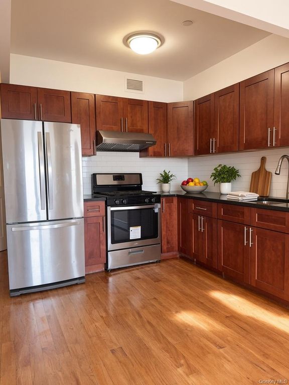 31-53 Linden Place 3a, Flushing, NY 11354 — exterior