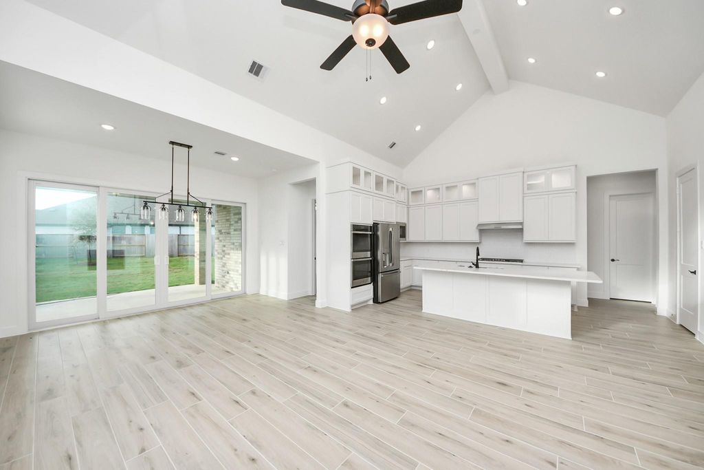 9519 Chateau Hill, Manvel, TX 77578