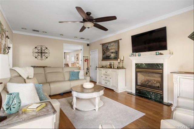 129 Bishop Lane, Holbrook, NY 11741