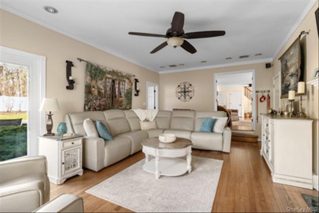 129 Bishop Lane, Holbrook, NY 11741