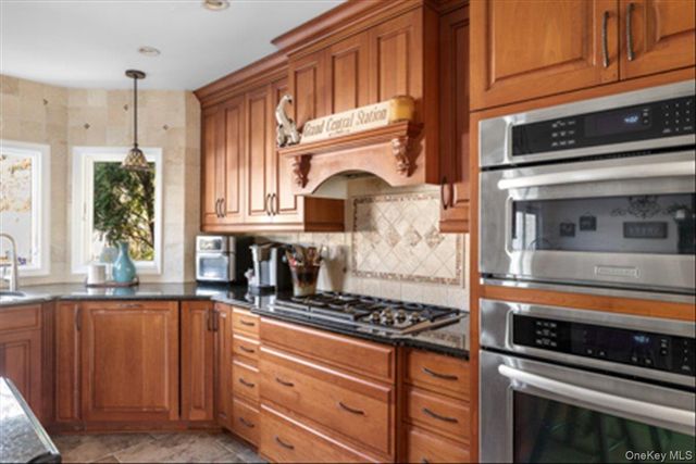 129 Bishop Lane, Holbrook, NY 11741